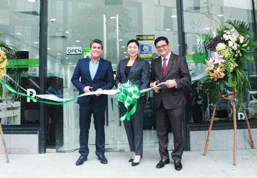 Robinsons Bank team ribbon cutting